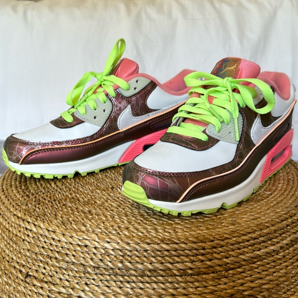 Nike Air Max.  Worn twice.  Sized 6.5 for men so about 8.5 In women’s.